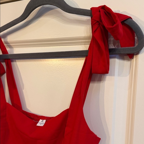 Elegant Red Tie-Waist Square Neck Maxi Dress - Picture 3 of 6